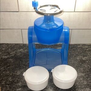 Pampered Chef Ice Shaver. Blue and White   Excellent like new condition